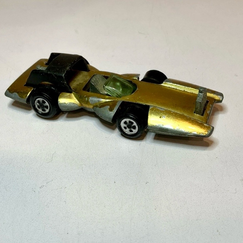 1969 Johnny Lightning Leapin’ Limo Gold Diecast Car Topper Toys